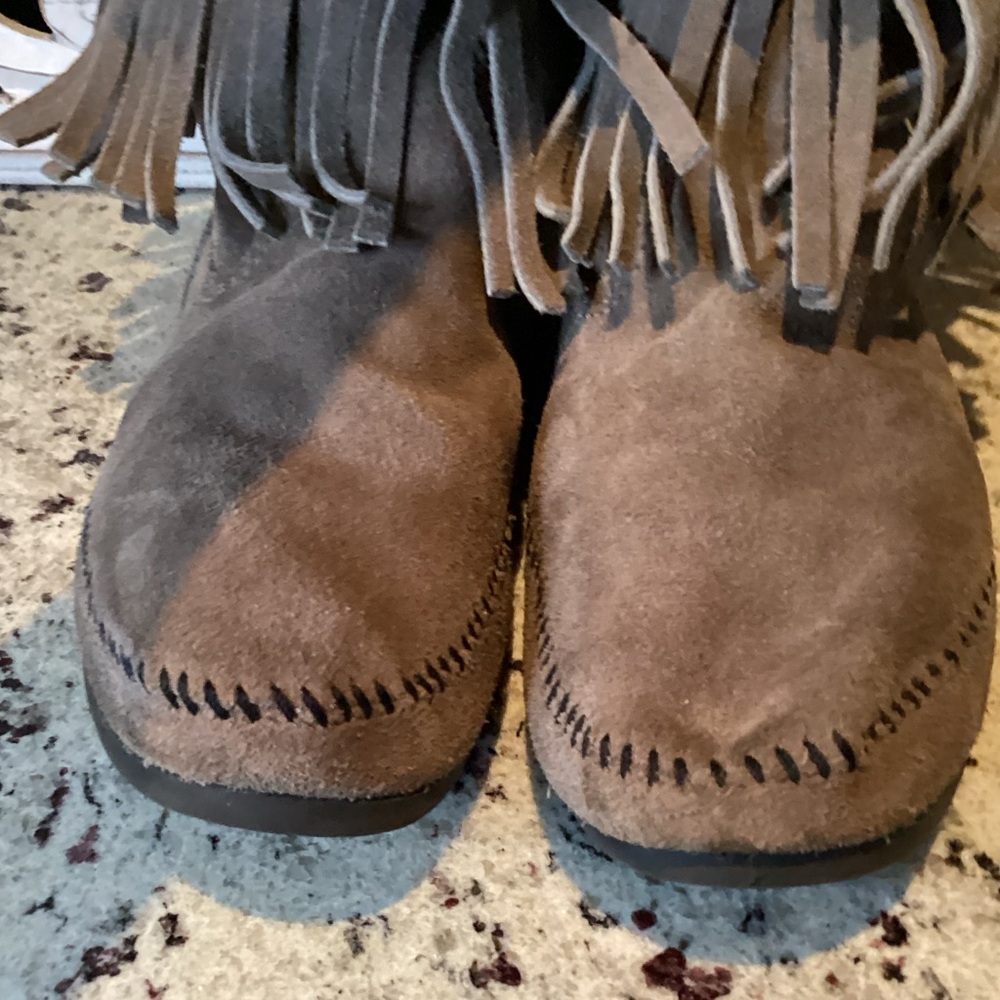 Minnetonka Fabulous Fringe Suede Leather Moccasin Boots Size 10 - Picture 7 of 12